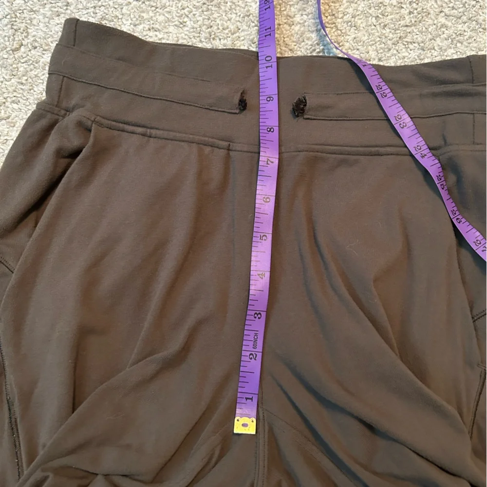 Lululemon olive green joggers size 2‎